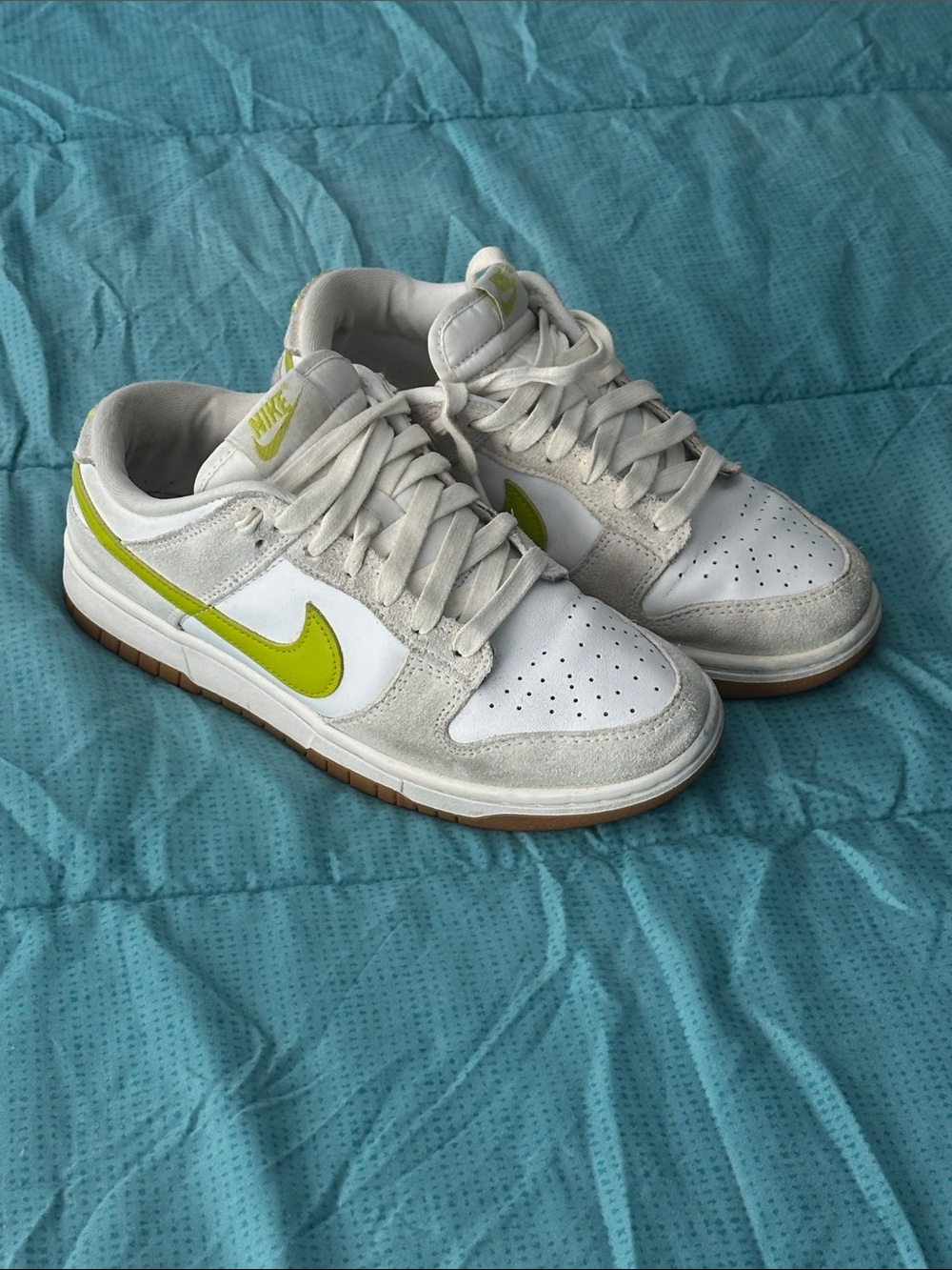 Nike Women’s White and Neon Yellow Sneakers Size 8.5 Style HJ7335-133